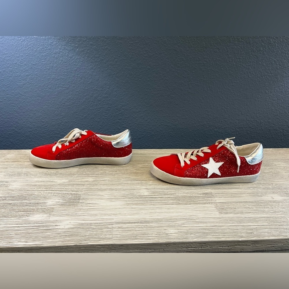 Mi.iM Red and White Star Sneakers